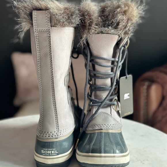 NWT SOREL WOMEN'S JOAN OF ARCTIC™ BOOT - Picture 2 of 11